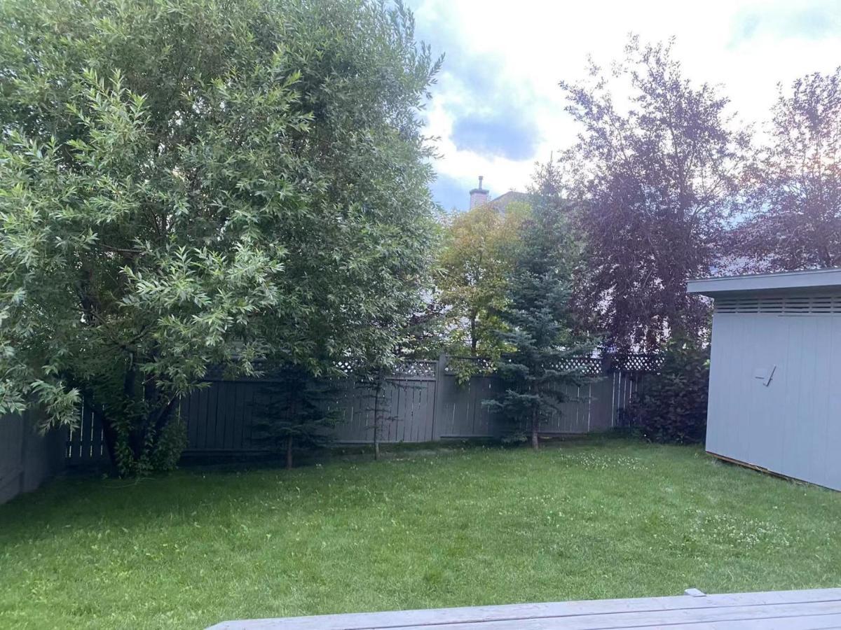 Lovely Home YYC 외부 사진