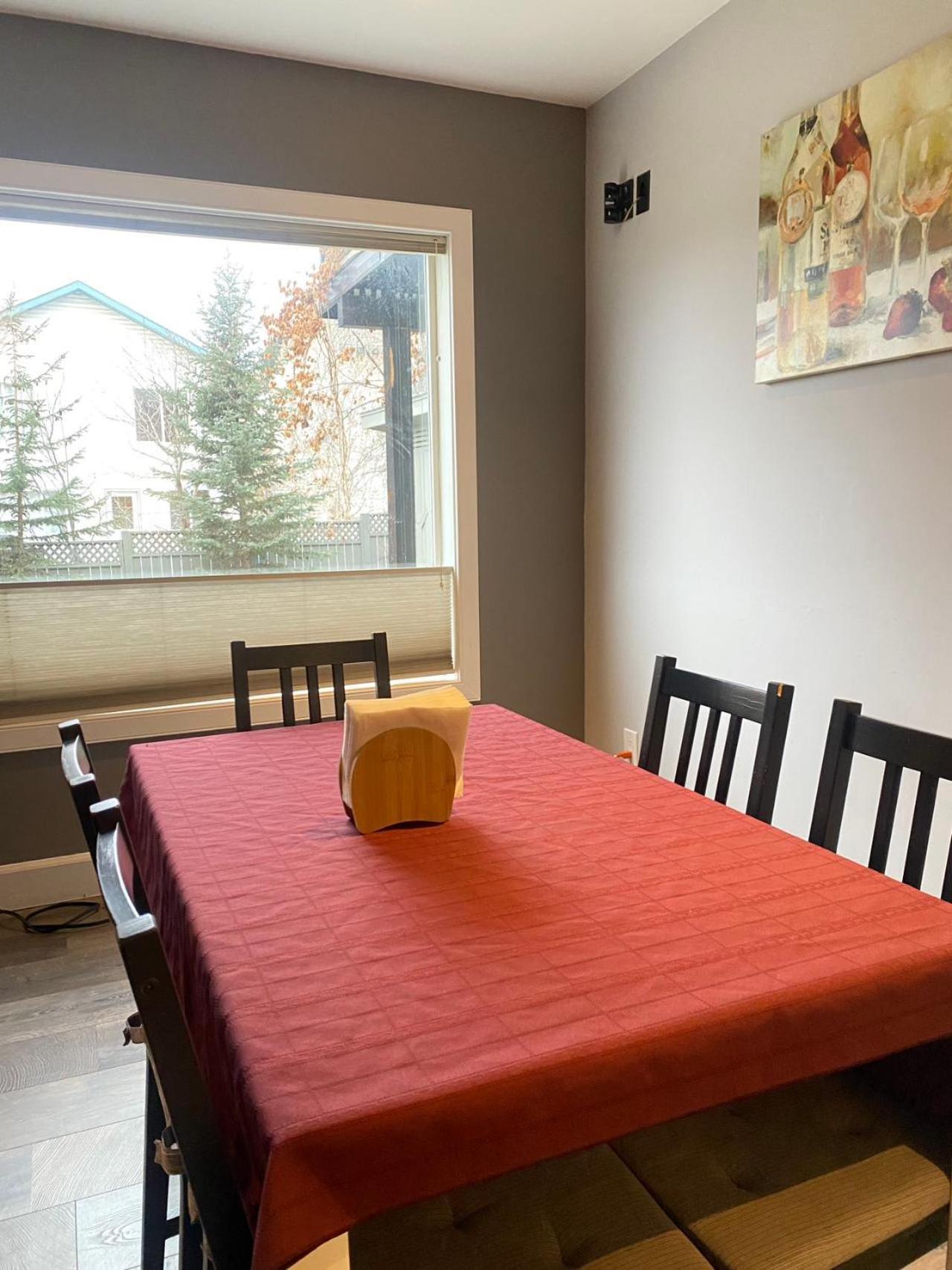 Lovely Home YYC 외부 사진