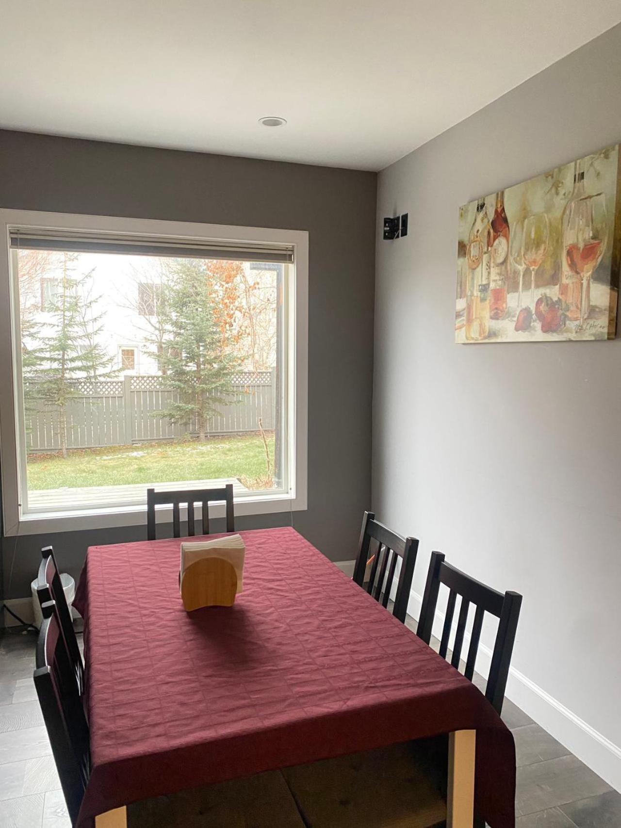 Lovely Home YYC 외부 사진